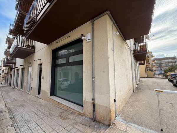 negozio in vendita ad Alcamo