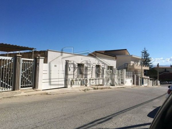 locale commerciale in vendita ad Alcamo