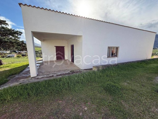 casa indipendente in vendita ad Alcamo in zona Alcamo Marina