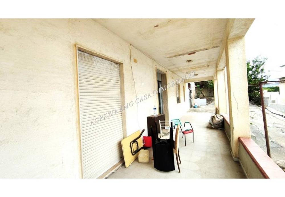 casa indipendente in vendita ad Alcamo in zona Alcamo Marina