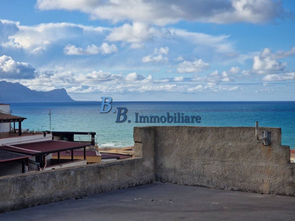 casa indipendente in vendita ad Alcamo in zona Alcamo Marina