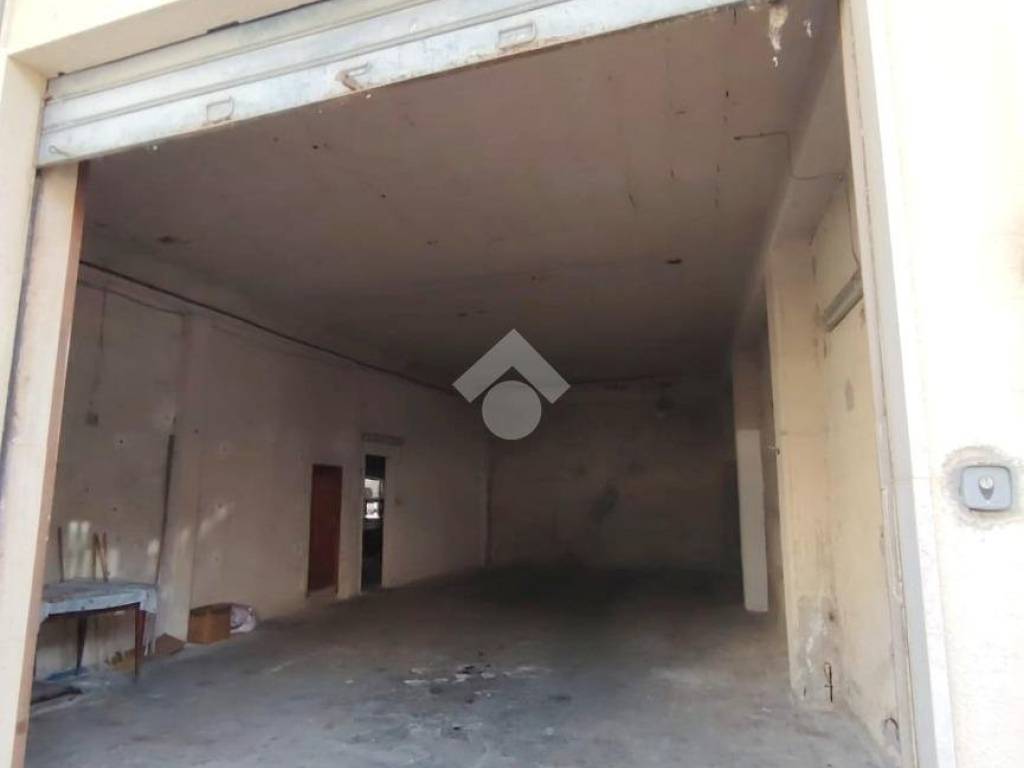 negozio in vendita ad Alcamo