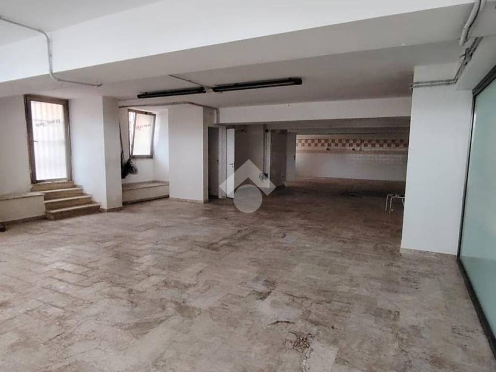 negozio in vendita ad Alcamo in zona Alcamo Marina