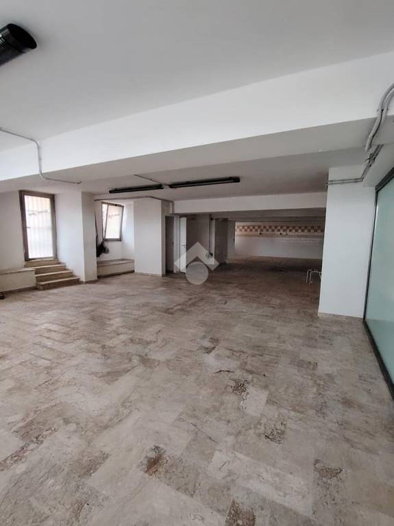 negozio in vendita ad Alcamo in zona Alcamo Marina