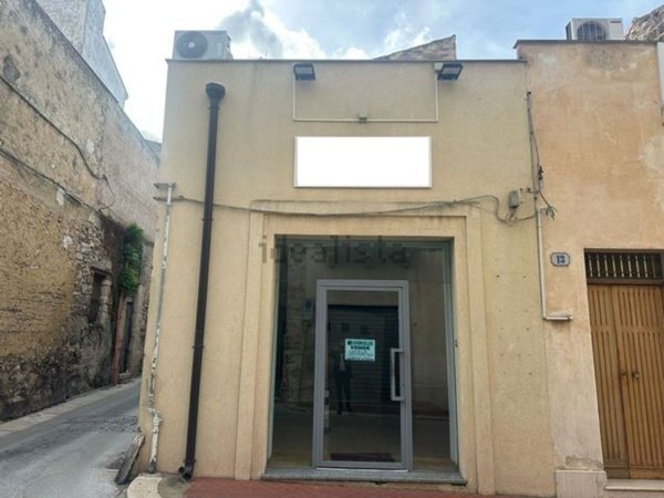 locale commerciale in vendita ad Alcamo in zona Centro Città