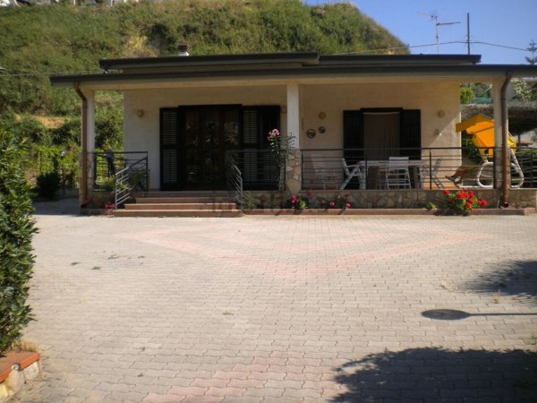 casa indipendente in vendita ad Alcamo in zona Alcamo Marina