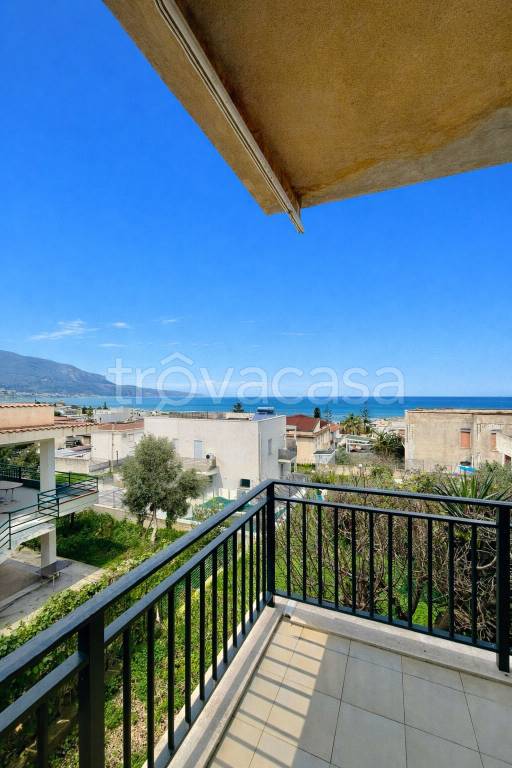 casa indipendente in vendita ad Alcamo in zona Alcamo Marina