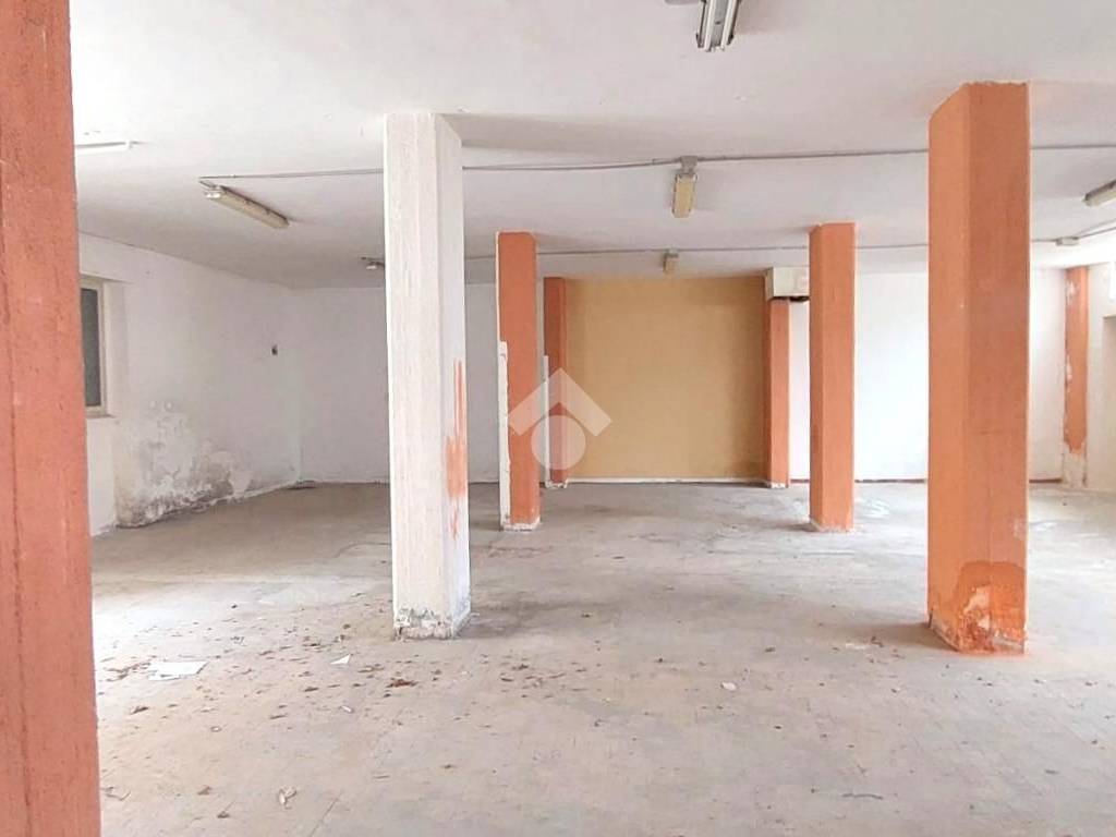 locale commerciale in vendita ad Alcamo