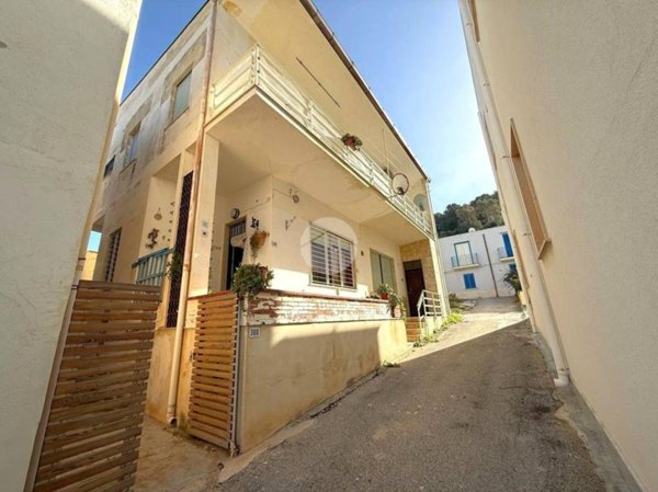 casa indipendente in vendita ad Alcamo in zona Alcamo Marina