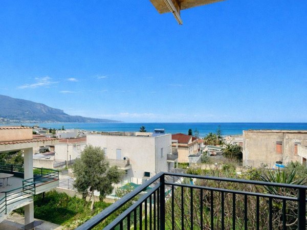 casa indipendente in vendita ad Alcamo in zona Alcamo Marina
