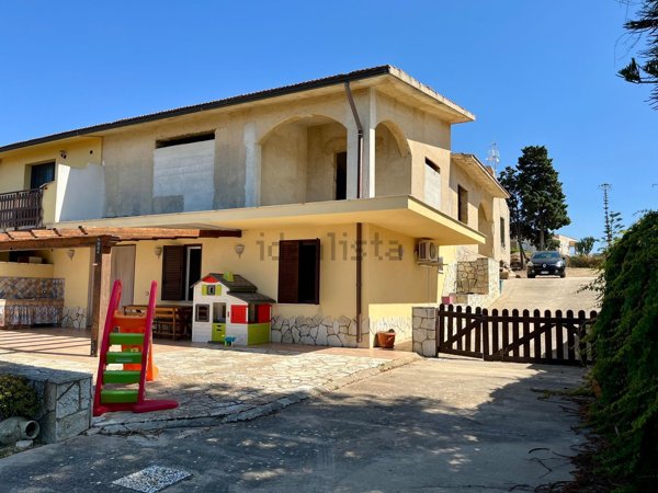 casa indipendente in vendita ad Alcamo in zona Alcamo Marina