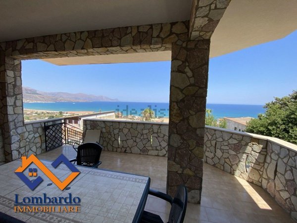 casa indipendente in vendita ad Alcamo in zona Alcamo Marina