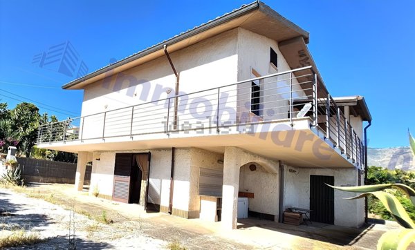 casa indipendente in vendita ad Alcamo in zona Alcamo Marina