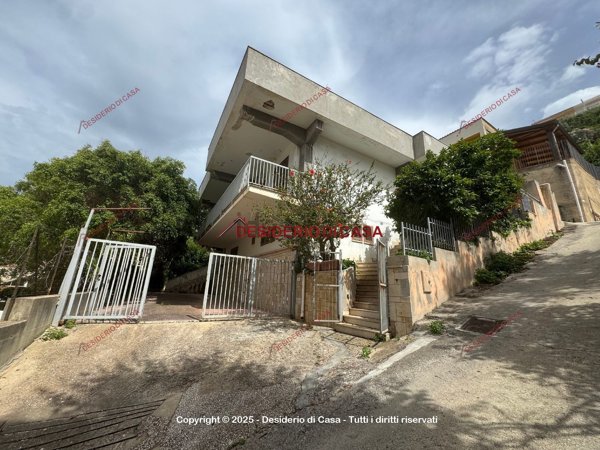 casa indipendente in vendita ad Alcamo