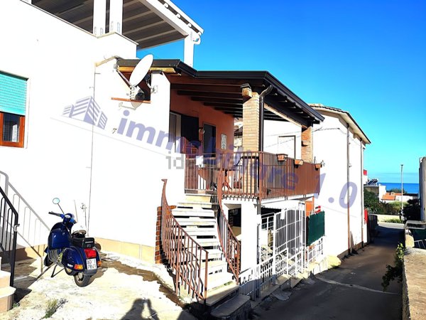 casa indipendente in vendita ad Alcamo in zona Alcamo Marina