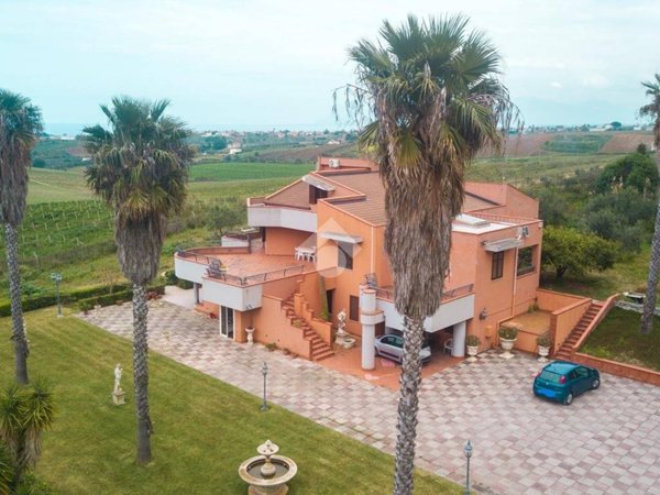 casa indipendente in vendita ad Alcamo in zona Alcamo Marina