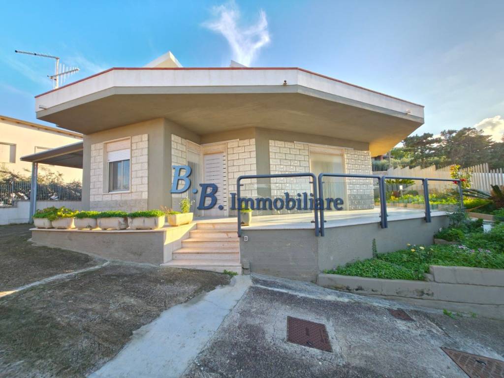 casa indipendente in vendita ad Alcamo in zona Alcamo Marina