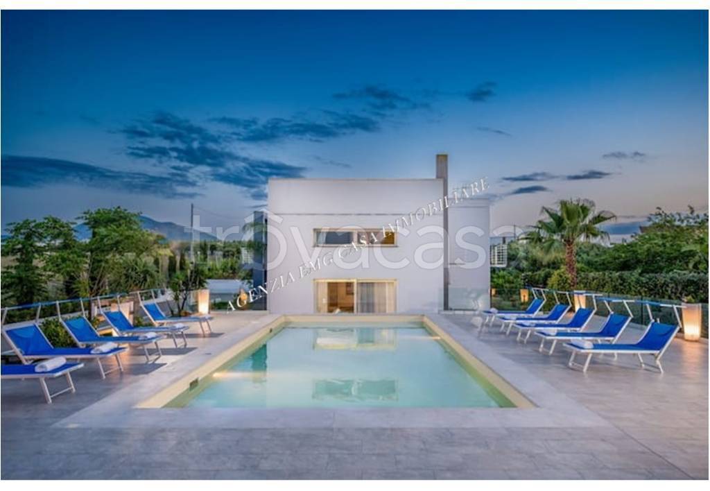 casa indipendente in vendita ad Alcamo in zona Alcamo Marina