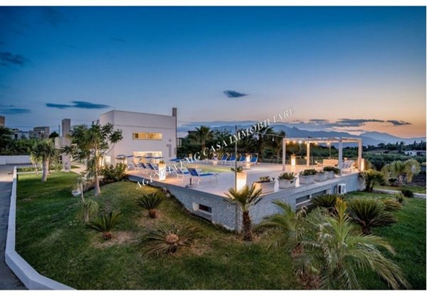casa indipendente in vendita ad Alcamo in zona Alcamo Marina