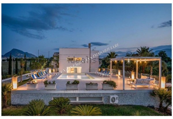 casa indipendente in vendita ad Alcamo in zona Alcamo Marina