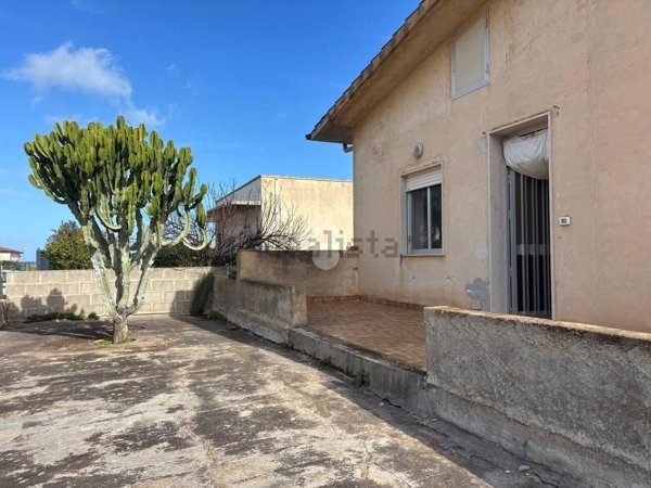 casa indipendente in vendita ad Alcamo in zona Alcamo Marina