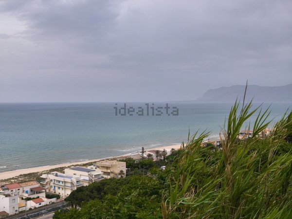 casa indipendente in vendita ad Alcamo in zona Alcamo Marina