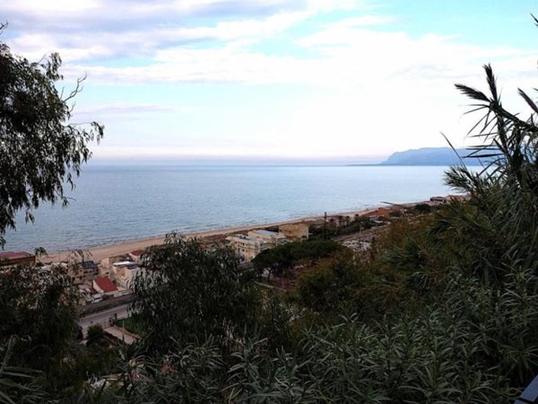 casa indipendente in vendita ad Alcamo in zona Alcamo Marina