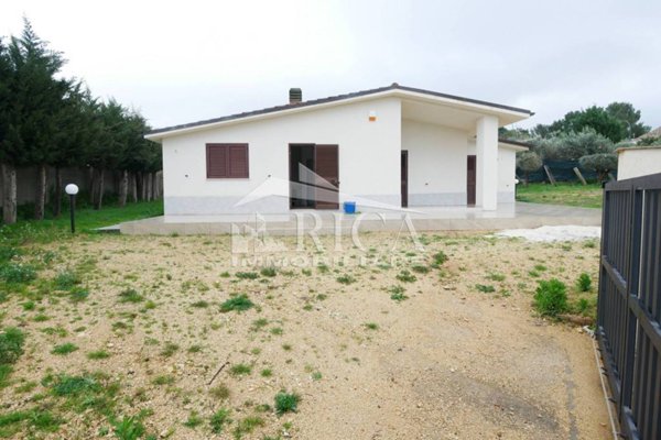 casa indipendente in vendita ad Alcamo in zona Fico