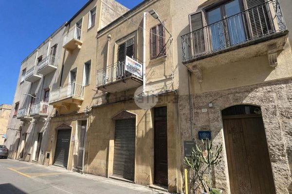 casa indipendente in vendita ad Alcamo in zona Centro Città