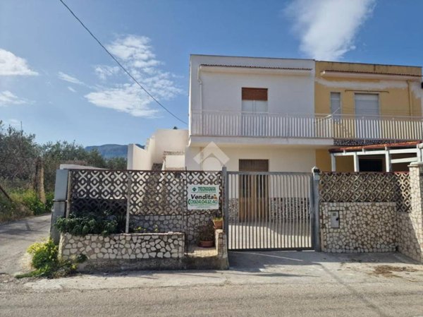 casa indipendente in vendita ad Alcamo in zona Alcamo Marina