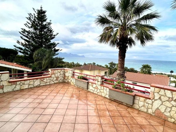 casa indipendente in vendita ad Alcamo in zona Alcamo Marina