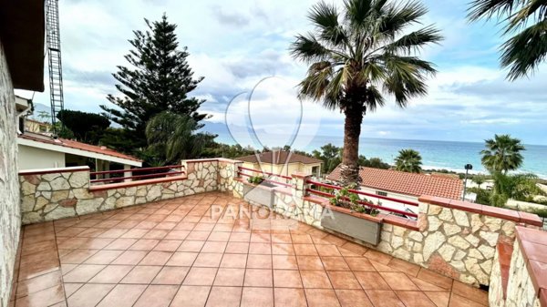 casa indipendente in vendita ad Alcamo in zona Alcamo Marina