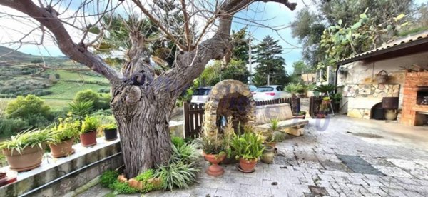 casa indipendente in vendita ad Alcamo