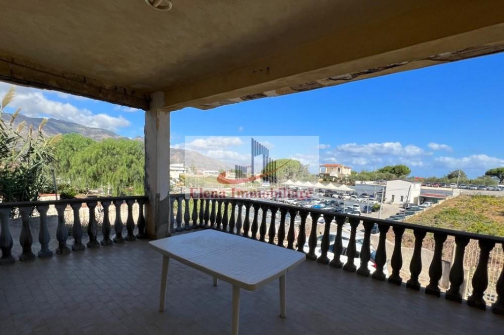 casa indipendente in vendita ad Alcamo in zona Alcamo Marina