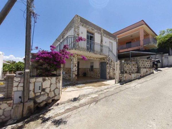 casa indipendente in vendita ad Alcamo in zona Alcamo Marina