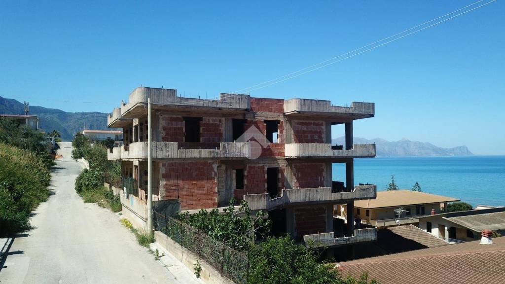 casa indipendente in vendita ad Alcamo in zona Alcamo Marina