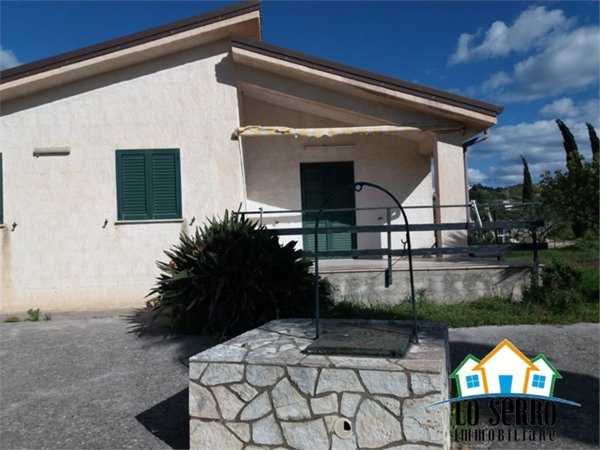 casa indipendente in vendita ad Alcamo