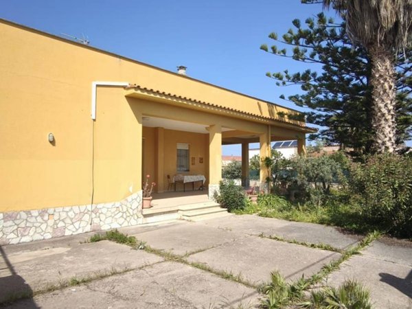 casa indipendente in vendita ad Alcamo in zona Alcamo Marina