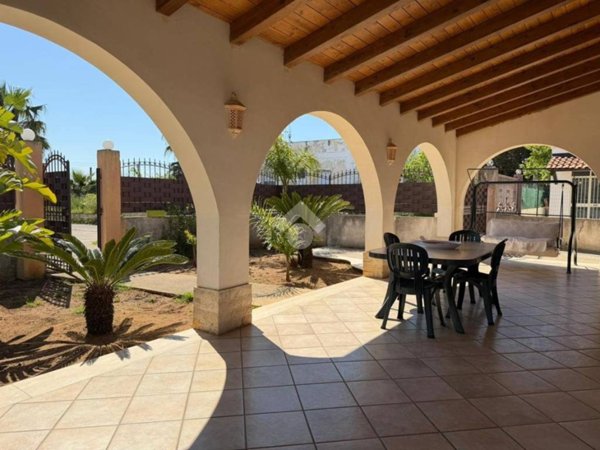 casa indipendente in vendita ad Alcamo in zona Alcamo Marina