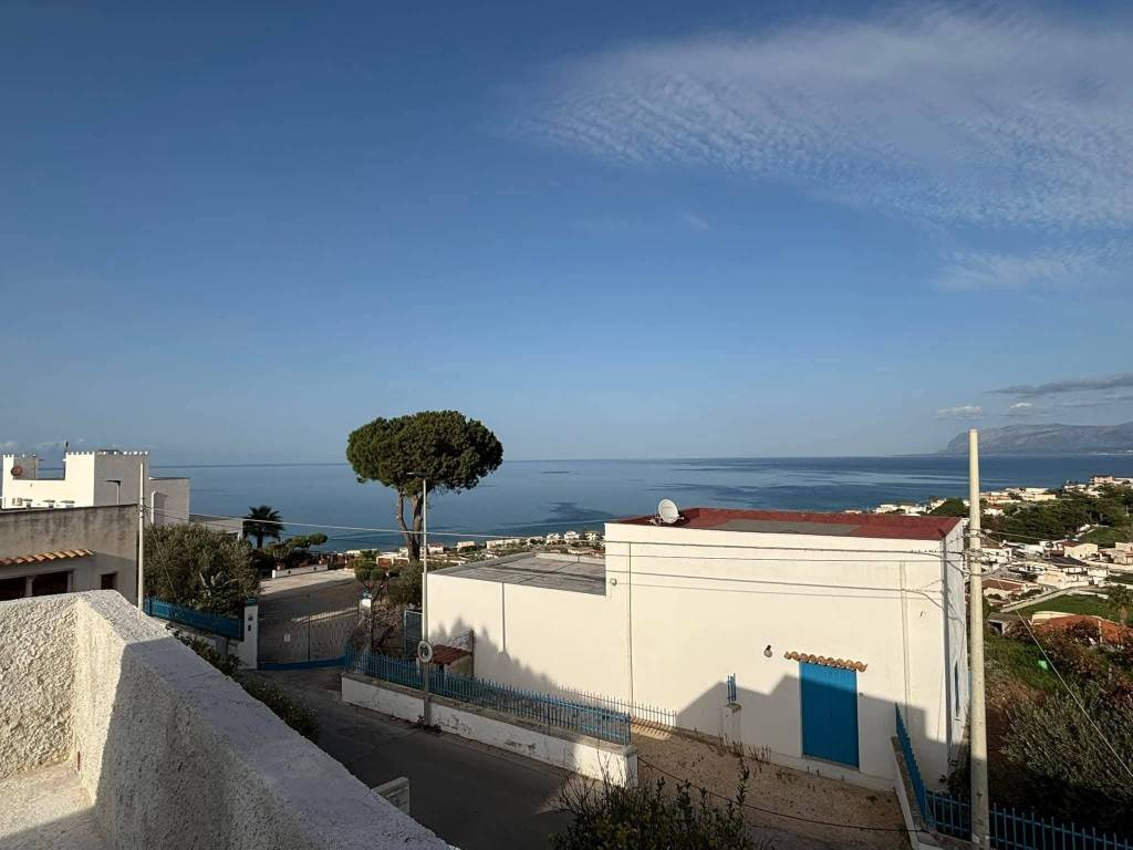 casa indipendente in vendita ad Alcamo in zona Alcamo Marina