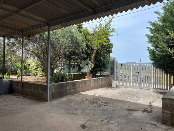 casa indipendente in vendita ad Alcamo in zona Alcamo Marina