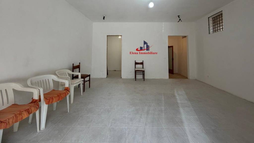 negozio in vendita ad Alcamo in zona Centro Città
