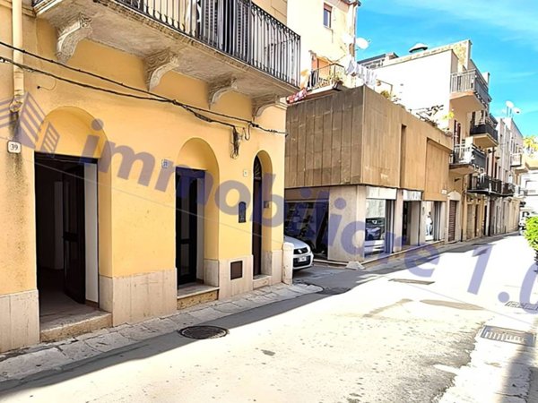 negozio in vendita ad Alcamo