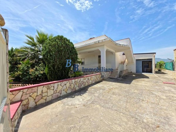 casa indipendente in vendita ad Alcamo in zona Alcamo Marina