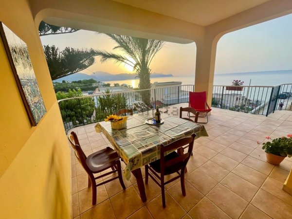 casa indipendente in vendita ad Alcamo in zona Alcamo Marina