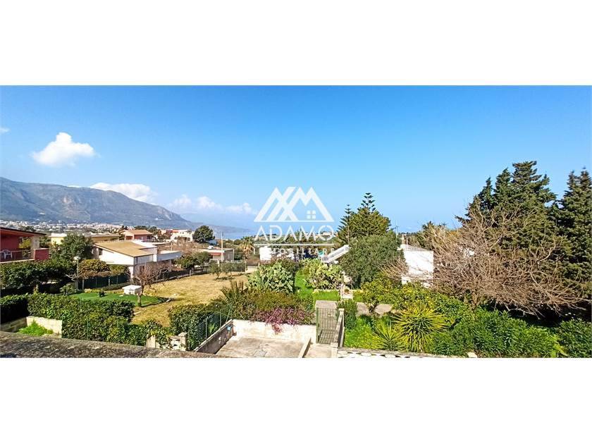 casa indipendente in vendita ad Alcamo in zona Alcamo Marina
