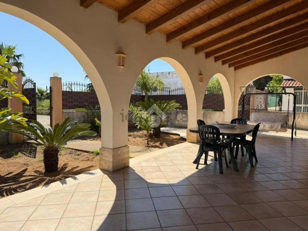 casa indipendente in vendita ad Alcamo in zona Alcamo Marina