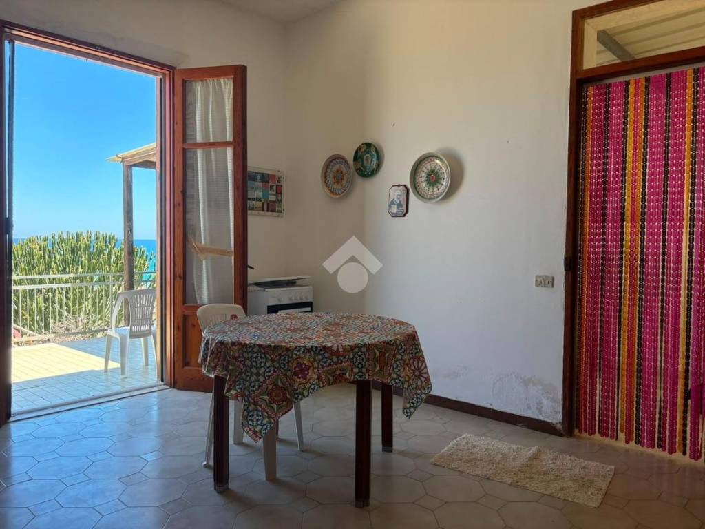casa indipendente in vendita ad Alcamo in zona Alcamo Marina