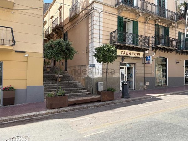 appartamento in vendita ad Alcamo in zona Centro Città