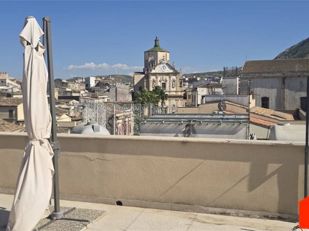 casa indipendente in vendita ad Alcamo in zona Centro Città